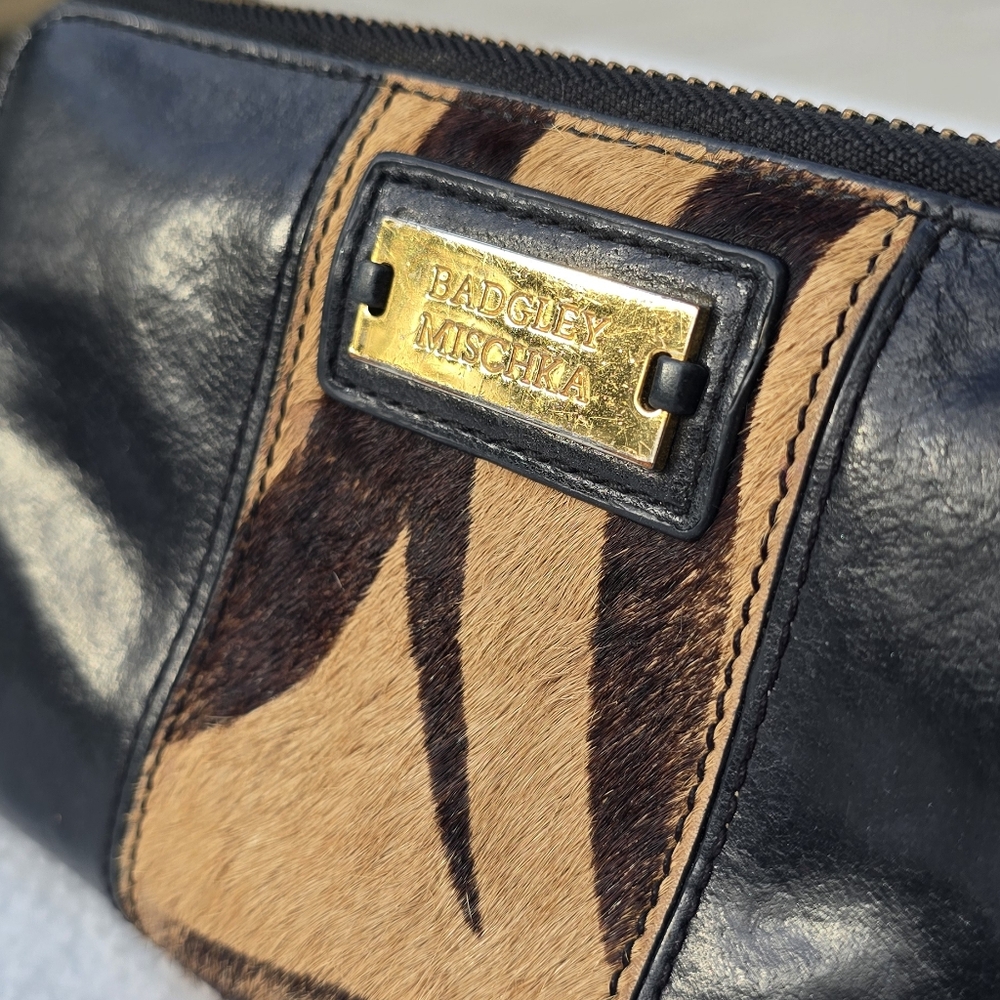 Badgley Mischka genuine leather wallet/clutch - Picture 2 of 6